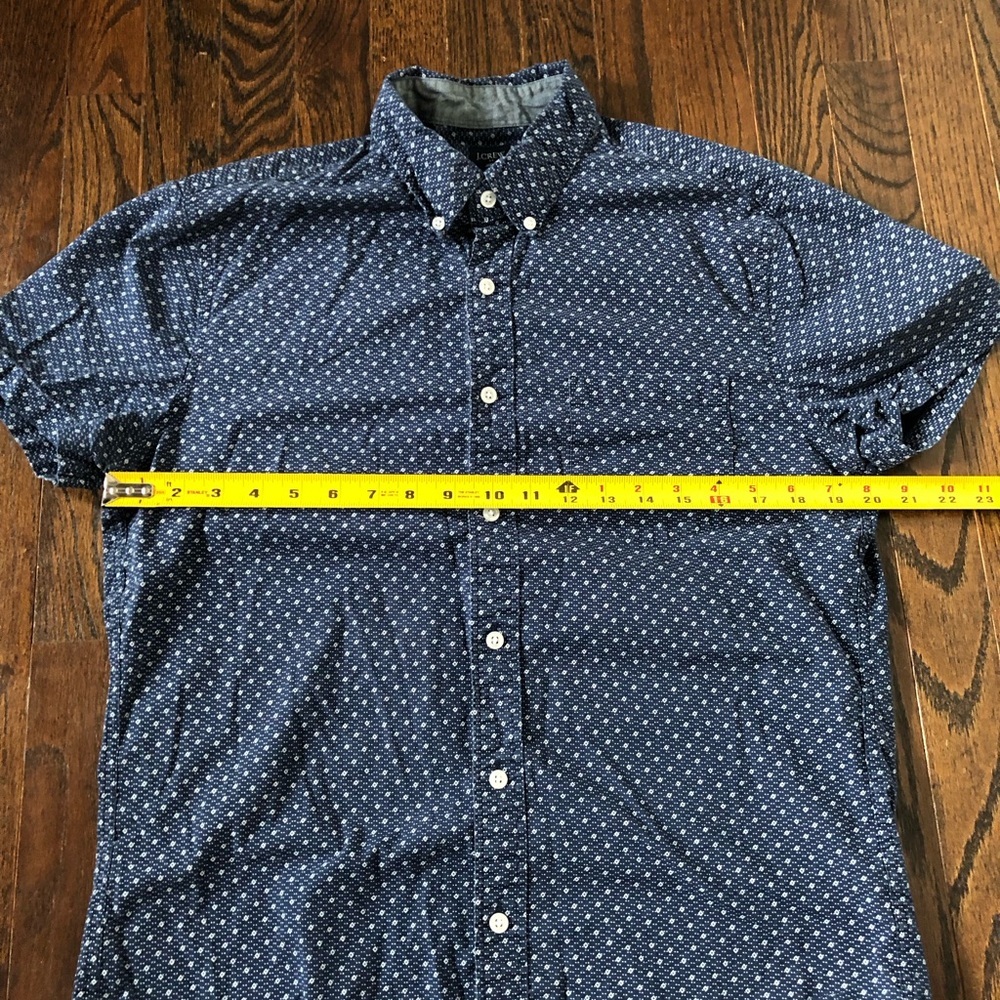J. Crew Men’s M Navy Blue w/Geo White Design Short-Sleeved Button-Down Shirt EUC - Picture 6 of 9